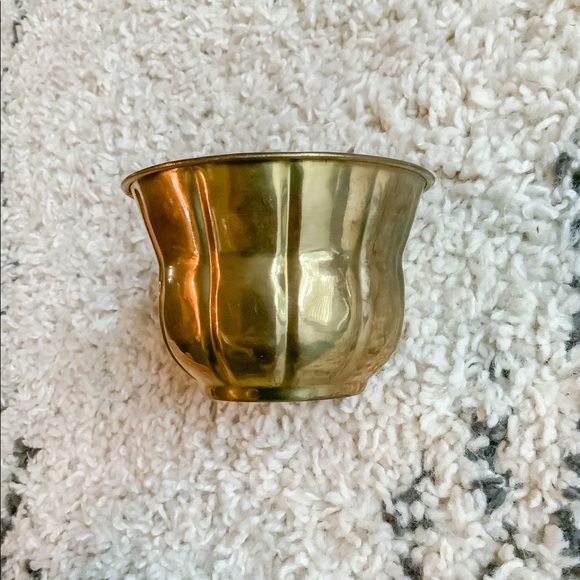 ✨SOLD✨Vintage Solid Brass Planter - Picture 2 of 5